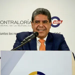 Corte Constitucional podría devolver a Carlos Hernán Rodríguez a la Contraloría