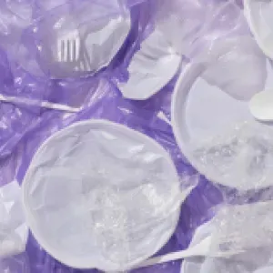 Estos son los plásticos de un solo uso que desaparecerán de las entidades públicas desde julio